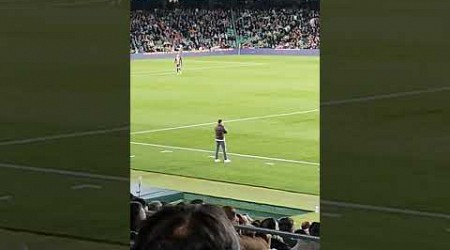 Michel sigue el partido desde la banda con tranquilidad!!! Betis-Girona. 21-12-23