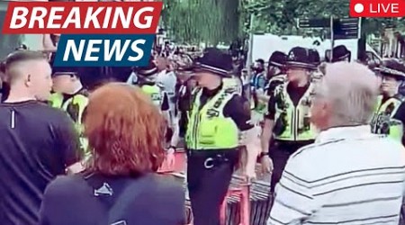 BREAKING NEWS: HULL PROTEST - POLICE ARRIVE AND LADY GIVES SPEECH