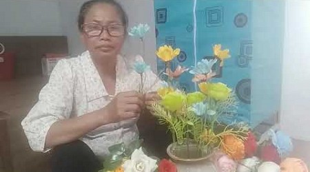 Chia sẻ cách cắm hoa cẩm tú cầu tím vào bình thuỷ tinh tròn