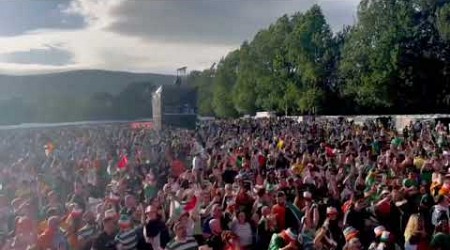 Thousands sing Glasgow Celtic at concert in Falls Park Ireland #football #celticfc #parkhead