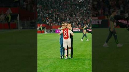 Francesco Farioli full of emotion during &amp; after Ajax’ penalty shoot-out vs. Panathinaikos