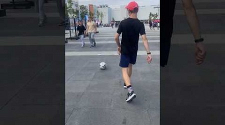 I give a pas to passers-by #football #cristianoronaldo #popular #mbappe #realmadrid #trend #soccer