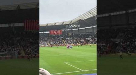 HULL CITY FANS CHANTING “CANT HELP FALLING IN LOVE WITH YOU” VS MILLWALL #football #hullcity #utt