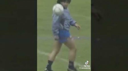 El clásico entrenamiento de #diegoarmandomaradona en #Napoli