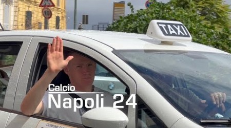 MCTOMINAY in giro per NAPOLI, siparietto con il taxi troppo piccolo 