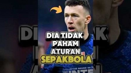 Dia sepertinya belum membaca aturan sepakbola yang baru ‼️