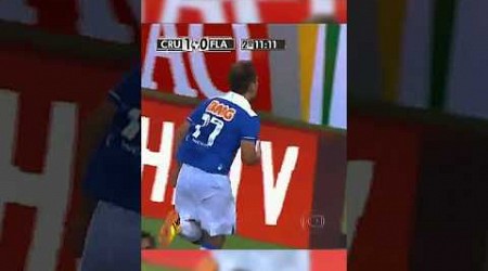 O gol antológico de Everton Ribeiro #shorts #futebol #goldeplaca