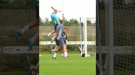 Erling Haaland&#39;s INSANE LEAP to score header in Man City training 