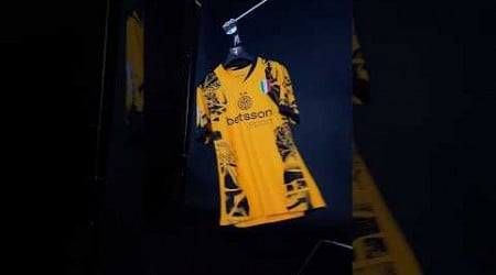 A unique way to be Milanese ⭐⭐ Ready to wear the new Third Kit? 