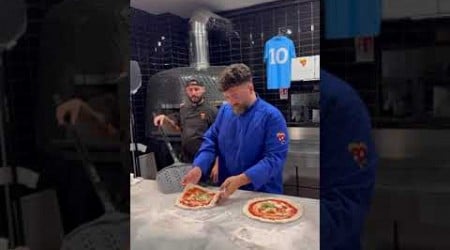 La vera pizza di Napoli. Sapete come si chiama servita così? #vincenzocapuano #pizza #food