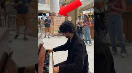 Mi fingo un pianista principiante a Napoli (Walk Alone 2) #piano #prank