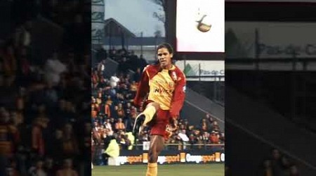 Raphaël Varane avec le maillot du RC Lens, c&#39;est les émotions...