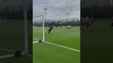 Pickford *stunning* save in training 