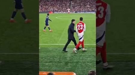 Mikel Merino entering the field as an Arsenal player for the first time last night against PSG. 