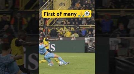 Guirassy‘s first goal in front of the Yellow Wall