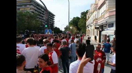 Llegada afición Betis al campo del Sevilla. Derbi oct 24