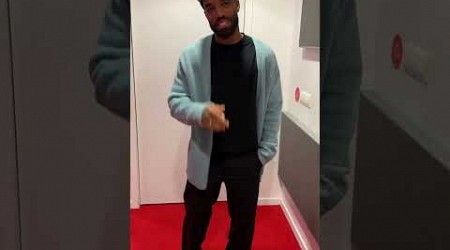 Quand Lacazette voit le nouveau trophée de la Ligue 1 