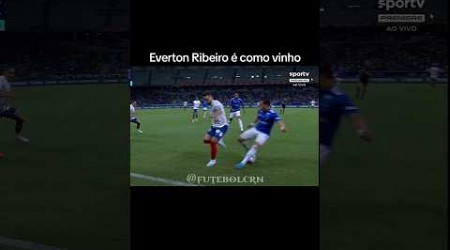 Flamengo sente saudade do Everton. O camisa 10 do Bahia ta voando e deu show contra o Cruzeiro