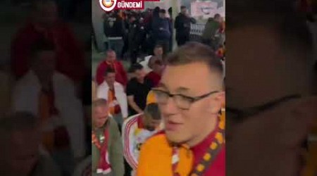 Elfsborg maçının devre arasında namaz kılan Galatasaraylı taraftarlar #shorts #galatasaray