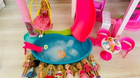 Barbie Chelsea bebekler banyo yapmak istemedikleri için saklandı