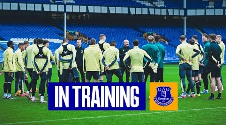 Toffees train at Goodison! 