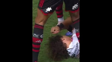 DAVID LUIZ MARCA GOL DE FALTA E SOFRE O TERROR DE TODO CALVELUDO... | #shorts | ge.globo