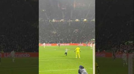 Celtic Park Pitch Invader Hugs Schmeichel #celtic #celticfc #rbleipzig #championsleague #football