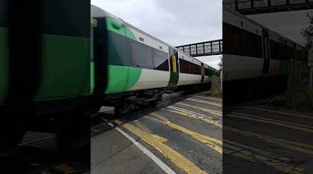 Southern Railways 377164 passing Mount Pleasant Level Crossing Southampton 30/9/24