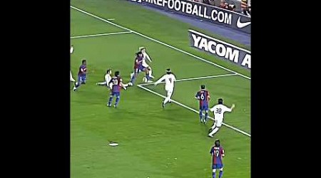 Ronaldinho e Messi dando show contra o Real Madrid ⚡⚽