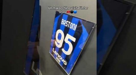 Un marocchino visita l’Inter store