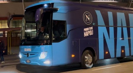 Il Napoli lascia Torino dopo la vittoria, la partenza del pullman 