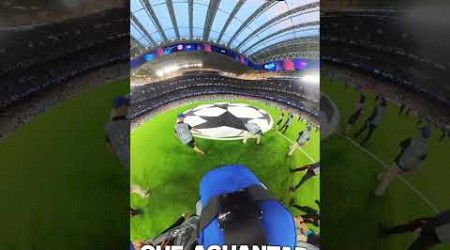 Así es ondear la bandera de la Champion league frente a 80 mil personas