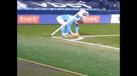 Funny moment Victor Torp (Coventry City) fighting with Millwall corner flag 07.12.2024 