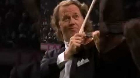 André Rieu playing before the Ajax - Olympic Marseille gameㅁㅁ