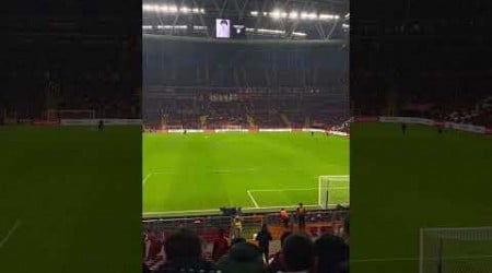 Göztepe maçı öncesi ferdi Tayfur ve Galatasaray taraftarı. #galatasaray , #ferditayfur, #shorts