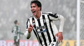 Chelsea favourites to sign Juventus striker