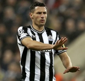 Fabian Schar signs new Newcastle United deal