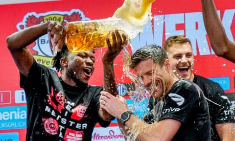 Bayer Leverkusen players shower Xabi Alonso in beer during press conference – video