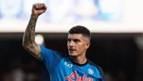 Man Utd battling Aston Villa to sign Napoli right-back