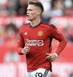 Fulham make second bid to sign Man Utd star